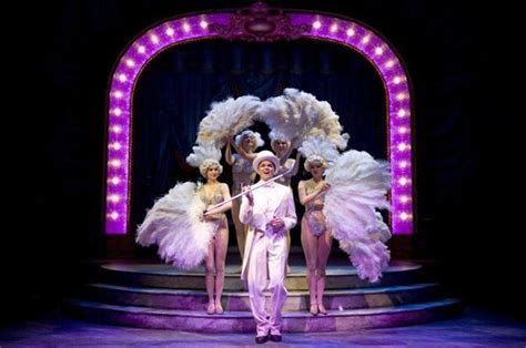 Ziegfeld Follies – Ein Musical-Extravaganza voller Glanz und Glamour!